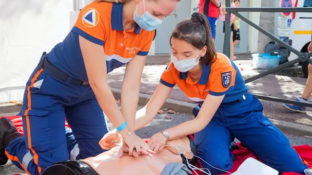 Emergency First Aid at Work -Fully accredited/ Book with £15 Deposit